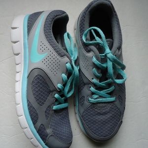 SIZE 7. Nike flex 2012 RN cool grey Tropical Twist sneakers shoes.